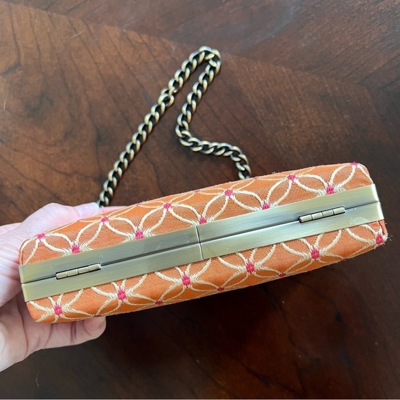 Kiss Lock Clutch Embroidered Case - Picture 4 of 6